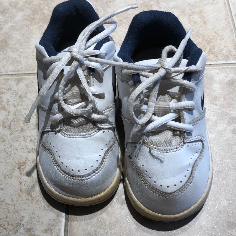 Nike shoes size 6c